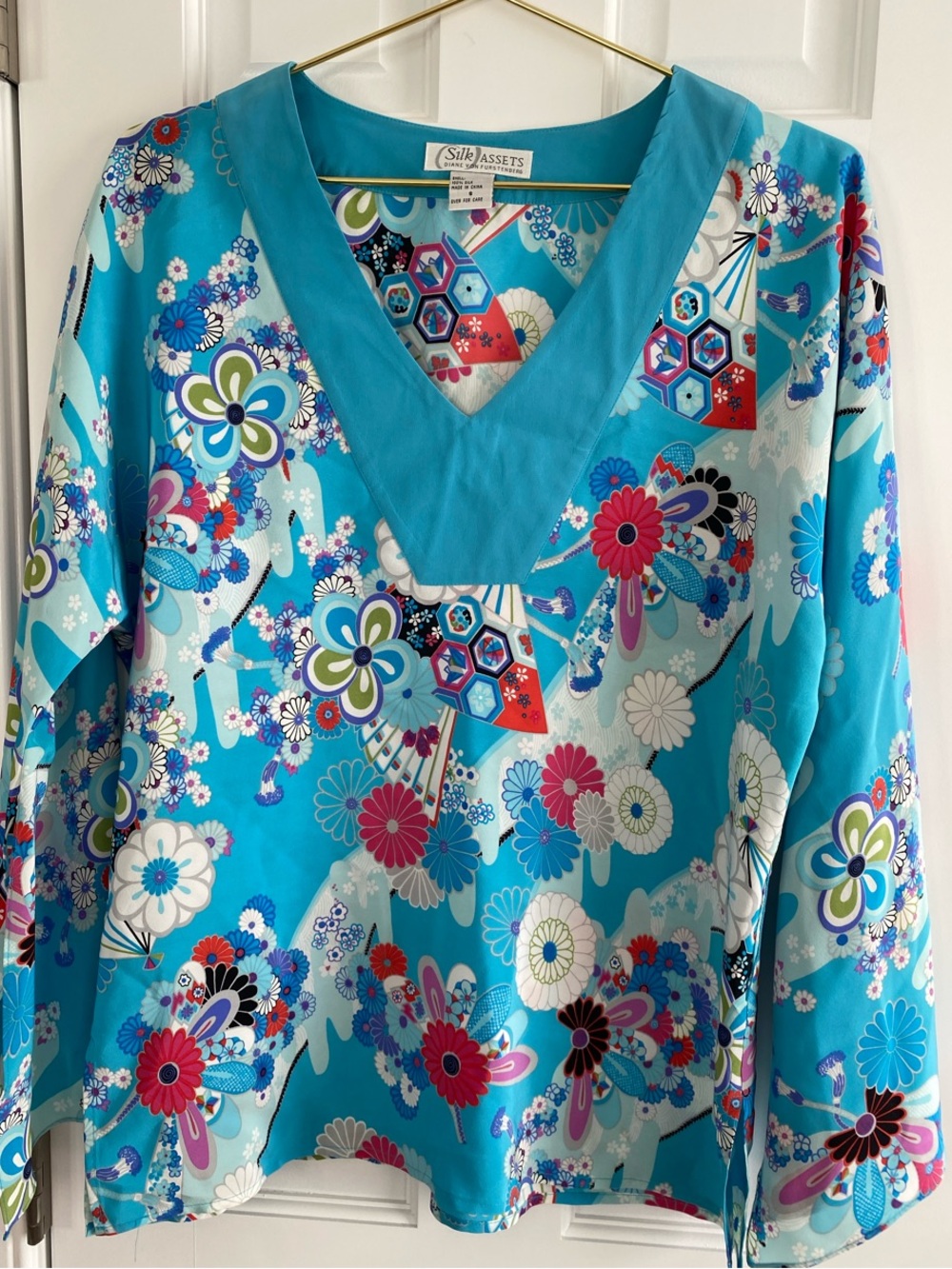 Diane Von Furstenberg Turquoise Floral V-Neck Silk Top SILK ASSETS